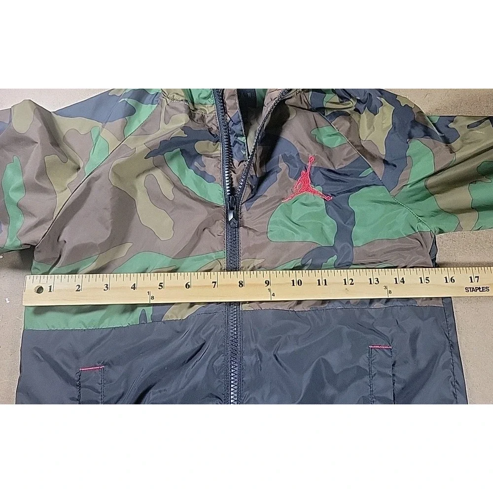 Nike Air Jordan Youth Boys Small Full Zip Jacket‎ Camo Hooded Windbreaker
